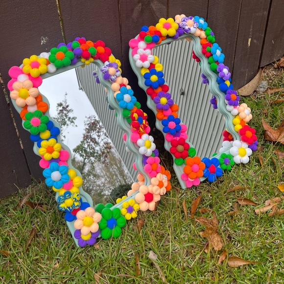 Blooming Reflections: Elegant Flower Mirrors